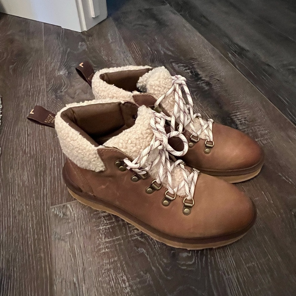 Sorel hiking/winter boots